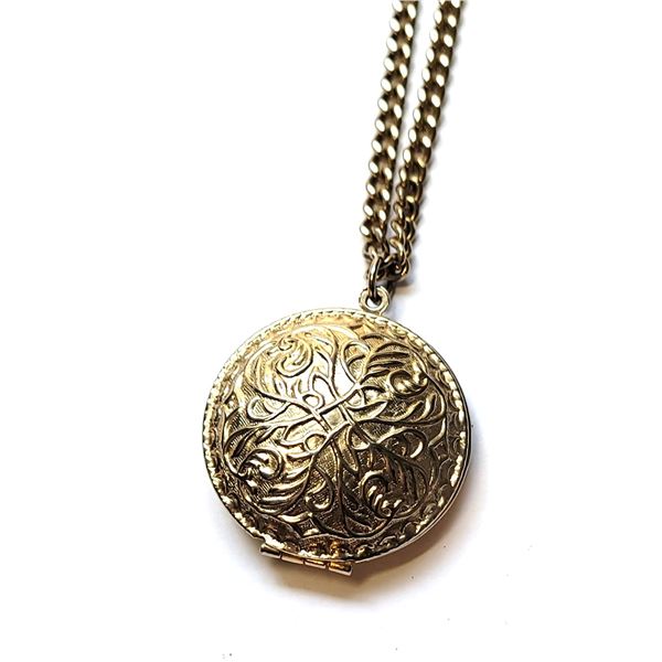 19)  GOLD TONE LOCKET ON 20" CHAIN.
