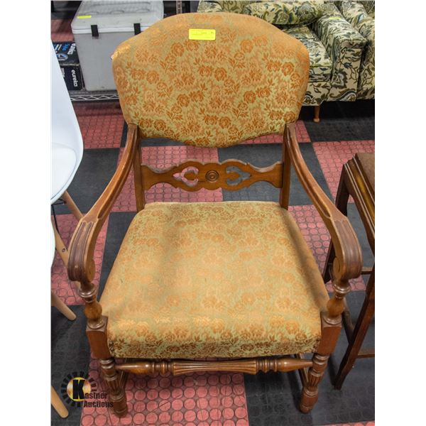 ANTIQUE CHAIR