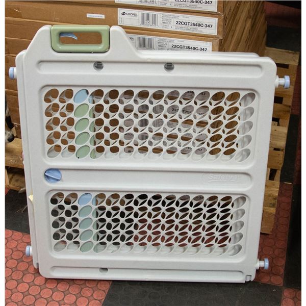 SAFETY FIRST BABY/PET GATE