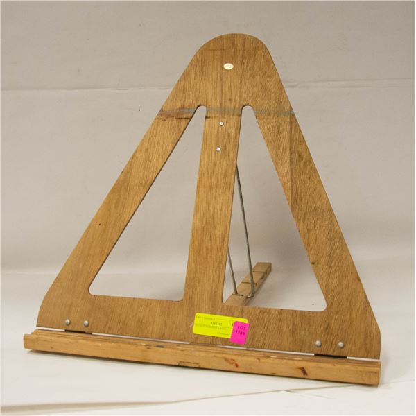 VINTAGE WOODEN EASEL