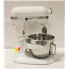 Image 1 : WHITE KITCHEN AID MIXER WITH BOWL