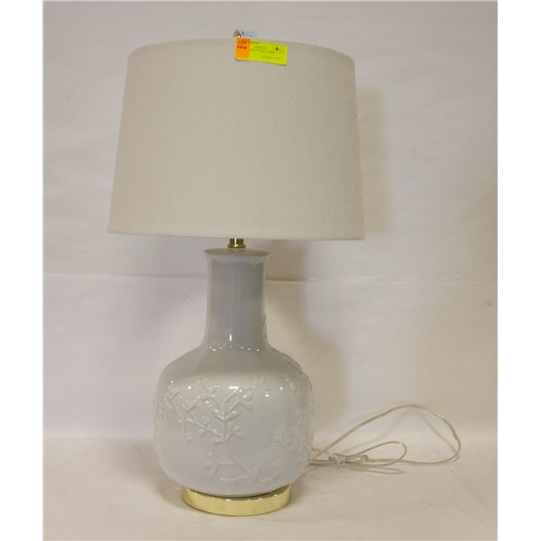WHITE FLORAL TABLE LAMP