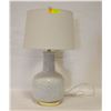 Image 1 : WHITE FLORAL TABLE LAMP