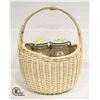 Image 1 : BASKET WITH 2 - 2L JARS - ESTATE