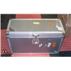 Image 1 : 2 FT METAL TRANSPORT HEAVY DUTY CASE-ESTATE