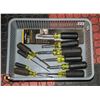 Image 1 : BIN WITH 10 KLEIN SCREWDRIVERS