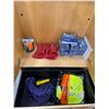 Image 2 : Group of 2 cabinets w/contents - approx. 6 ft x 3ft x 18in