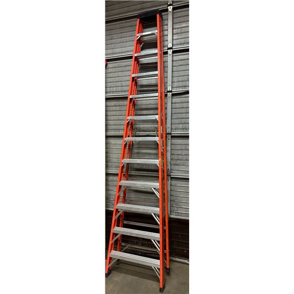 12' Fiberglass step ladder (Featherlight)