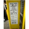 Image 2 : 8' Fiberglass platform ladder (Featherlight)