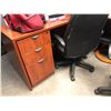 Image 2 : Group of office furniture - includes 2 desks/ 3 office chairs/ ottoman
