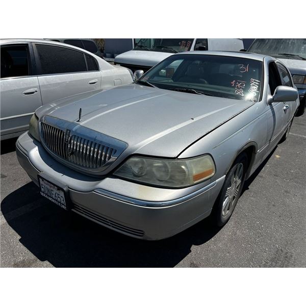 2005 Lincoln Town Car