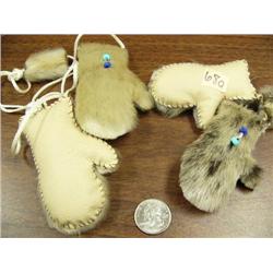 CHOICE On 2 sets of 2 mitten yo-yos (2)