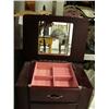 Image 2 : Mahogany finish jewelry chest (2)