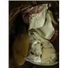 Image 3 : Basket of old linens, gloves and 3 wood balls (2)