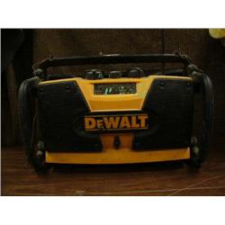 Dewalt stereo (2)