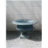 Image 1 : 14" tall cast iron urn (1)