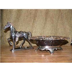 Lot of 2: metal horse with saddle and metal dish with stand (8888)