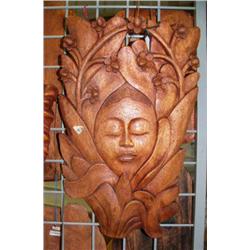 CHOICE on 4 carved wood masks (4)