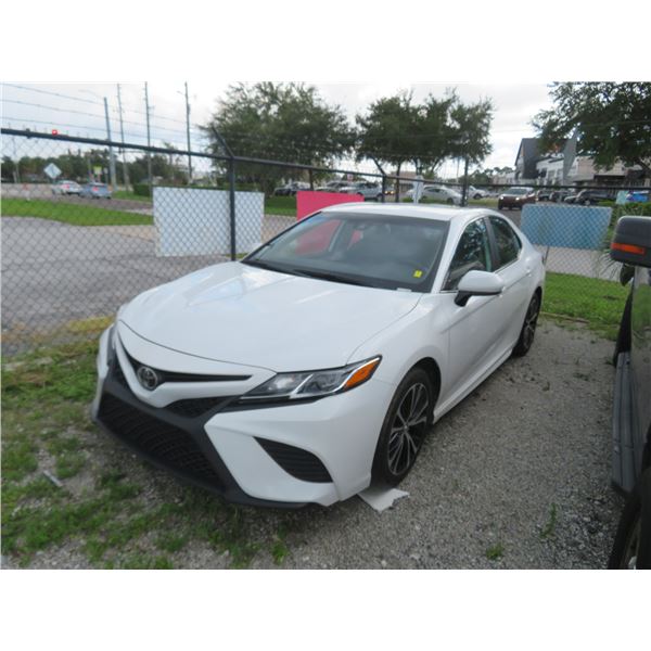 2020 Toyota Camry SE Sedan