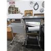 Image 1 : Grey Metal Rolling Podium