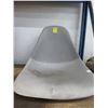Image 1 : Plastic Seats - Pair