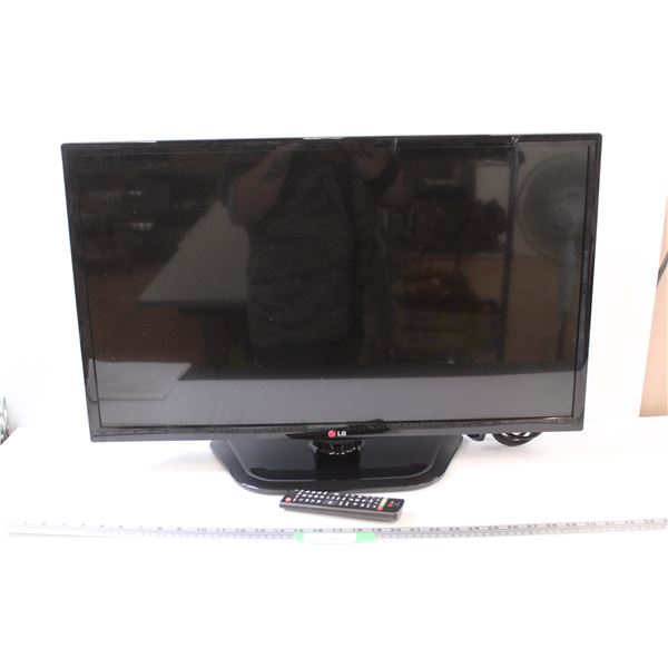 LG 32" Flat Screen TV w/Remote - Works