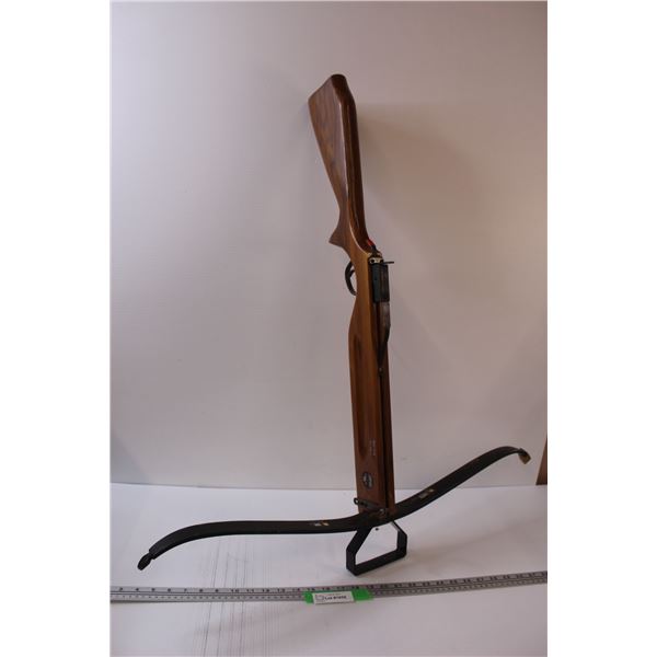 * Daco Hornet Crossbow (Bow String Missing) as is - 35" x 32"