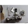 Image 2 : (2) Yale Door Knob Sets