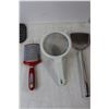 Image 3 : Betty Crocker Plastic Strainer, Whisk, Wooden Rolling Pin, Grater, Assorted Kitchen Items