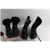 Image 3 : (3) Kids Boots Pairs - Size 4 and Bag