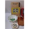 Image 2 : Kitchen Lot: Wooden Chopping Board, Serving Trays, Tea Set, Vintage Metal Serving Tray, Misc.