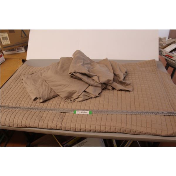 Queen Size Comforter Set w/Fitted Sheet & Flat (2) Pillow Cases