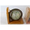 Image 2 : Classic Globe Wooden Bookend Set