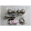 Image 2 : (2) Yale Doorknob Sets - New