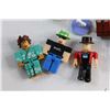 Image 5 : Doll House and Roblox Figures