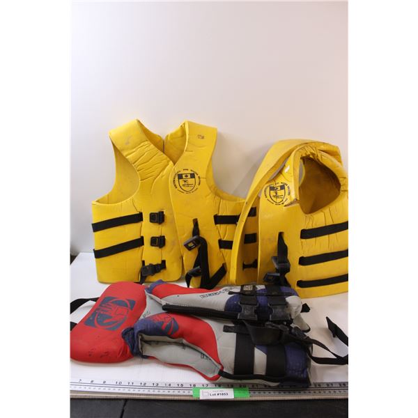 *Body Glove Youth Life Jacket (Weight 27-41KGS) (2) Water Skiing Life Jackets (Size 33" Chest)