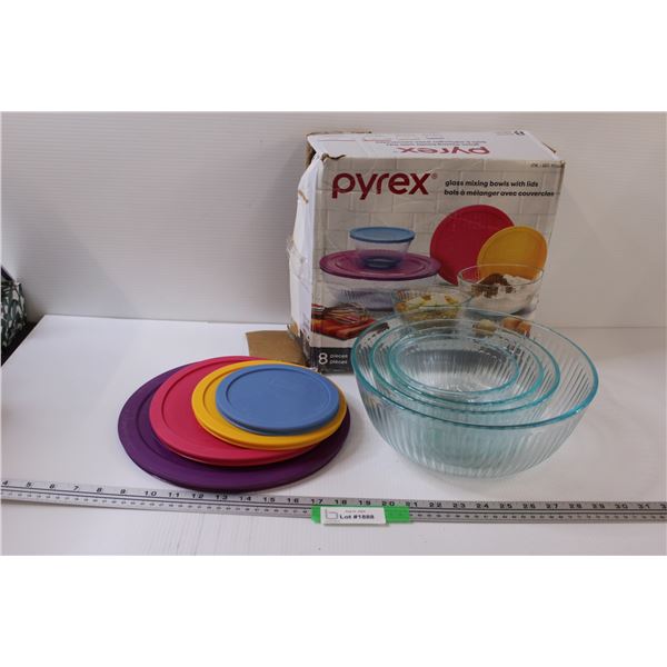 Pyrex Glass Mixing Bowl Set w/ Lids in Box