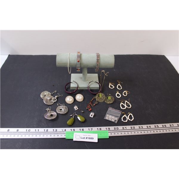 Jewelry Lot: Bracelets, Earrings, Necklace