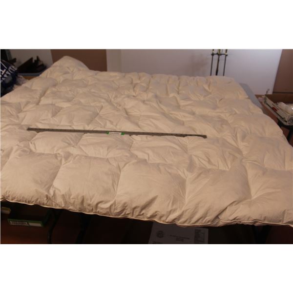 Duvet (76" x 82 - needs to be cleaned)