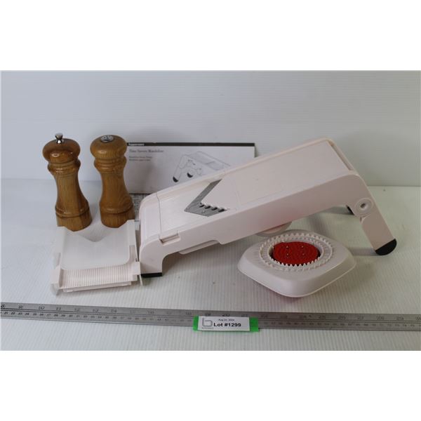 Tupperware Hand Slicer (no box) - Wooden Mr. Dudley Salt Shaker & Pepper Mill