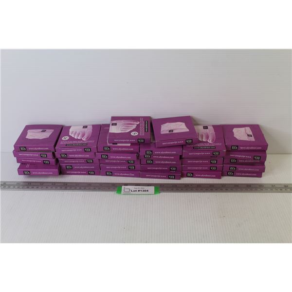 (30+) Pair of Yoga Socks (size sm)