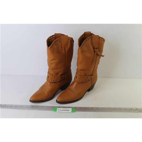 Ladies Cowboy Boots (size 7.5)