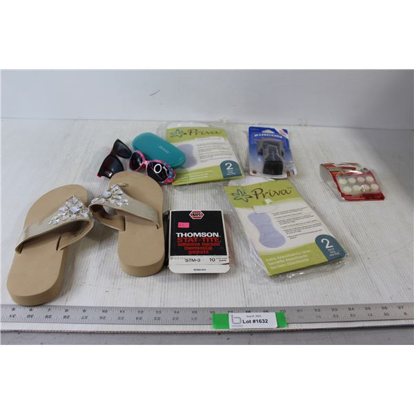 Pair Of Women's Large 9-10 Sandals, Zircon Stud Finder, Scotch Fasteners, (2) Priva Extra Absorbency