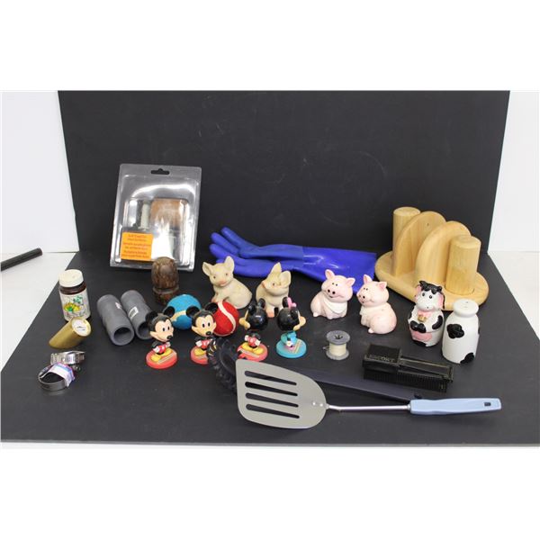 Wooden Salt and Pepper Shaker Set, (3) Set Of Farm Animal Salt and Pepper Shaker Set, (4) Mickey Mou