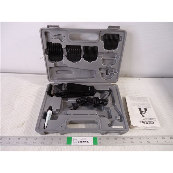 Electric Pet Groomer-working with attachments