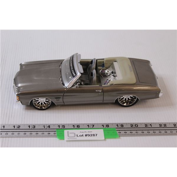 Maisto 1971 Chevelle Model Car - 1:18 Scale