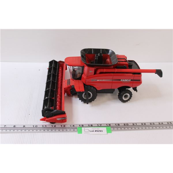Case IH 8010 Combine - 1:32 Scale Model