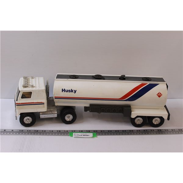 ERTL International Cab Over Semi & Husky Trailer