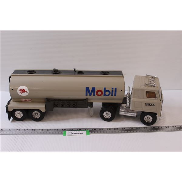 ERTL International Cab Over Semi & Mobil Trailer