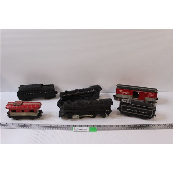 Train Engine & Lionel & Pacemaker Train Cars